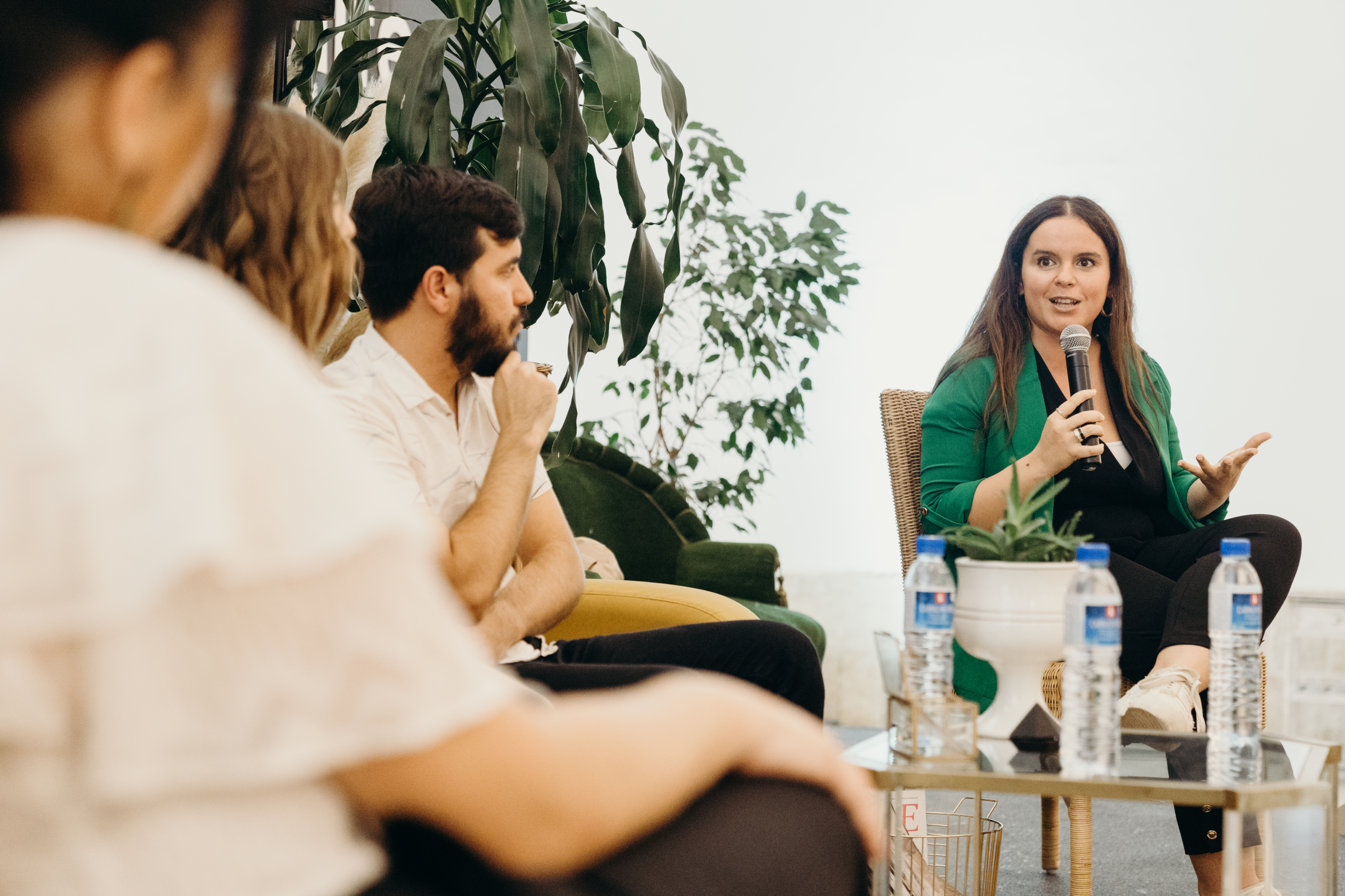 mesa redonda Bad Bad Maria em White Wedding Weekend mesa redonda Bad Bad Maria em White Wedding Weekend