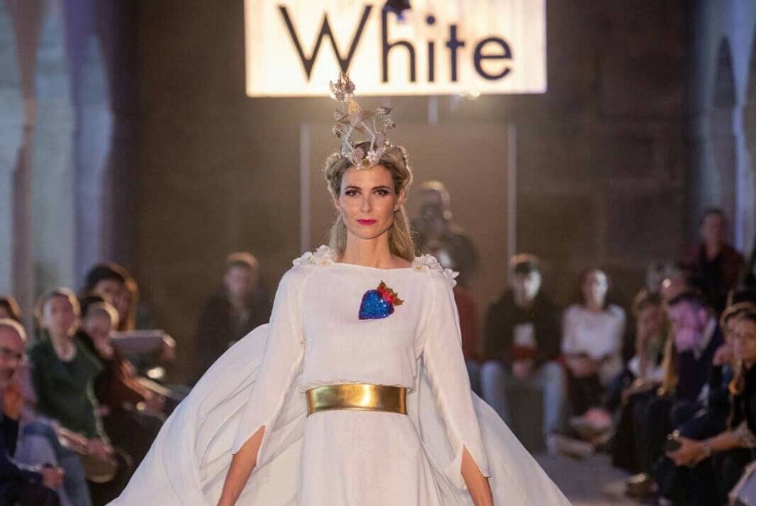 mesa redonda Bad Bad Maria em White Wedding Weekend mesa redonda Bad Bad Maria em White Wedding Weekend