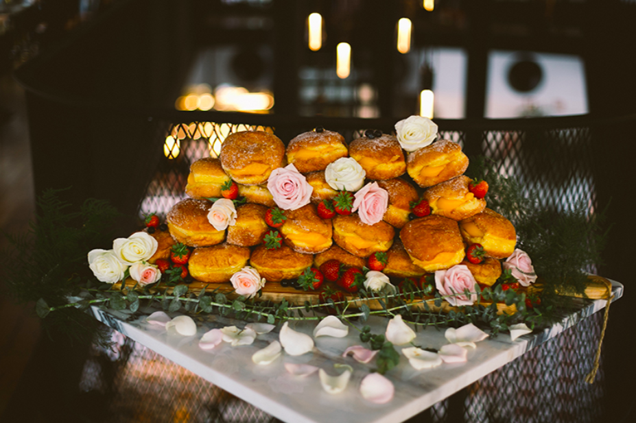 Cinco ideias deliciosas de bolos de casamento alternativos